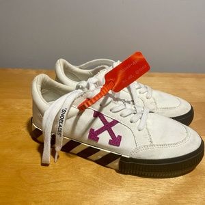 OFF-WHITE Vulcanized low-top sneakers
